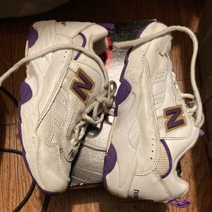 Girls NEW BALANCE SNEAKER ATHLETIC SHOES, SZ 1 1/2; White with Purple accents